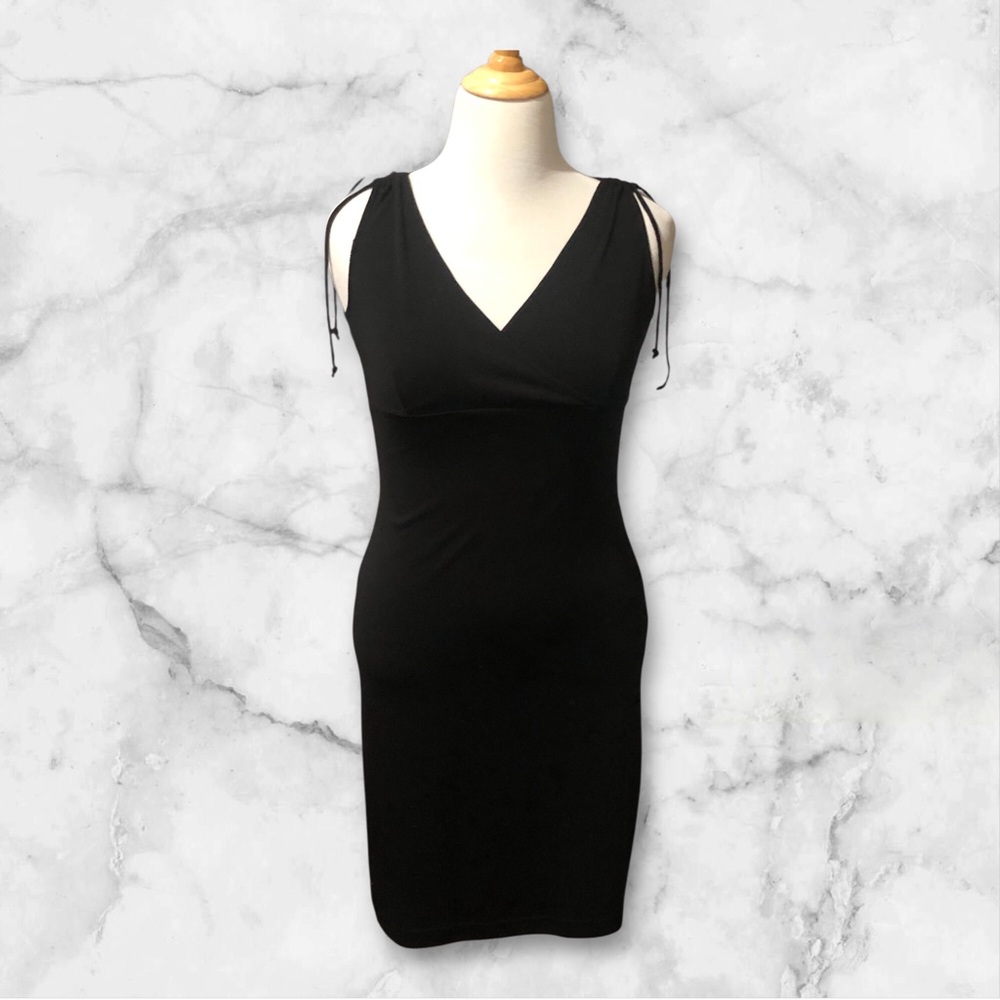 Chic Black V-Neck Dress